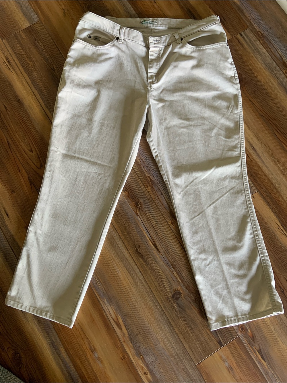 Lee Jeans Relaxed Straight Leg At The Waist size 18W